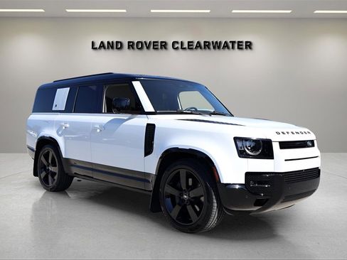 Used 2024 Land Rover Defender 130 X-Dynamic SE image 6