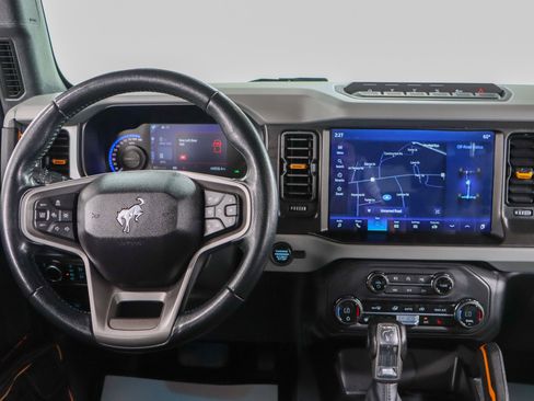 Used 2023 Ford Bronco Badlands image 17