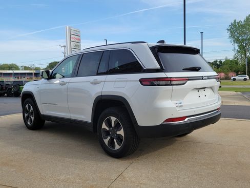 Used 2023 Jeep Grand Cherokee 4WD 4xe image 3