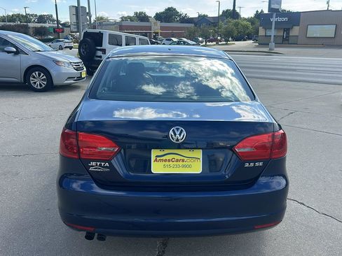 Used 2013 Volkswagen Jetta SE FWD image 4