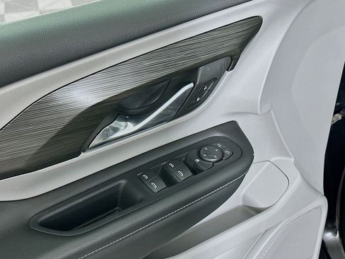 Used 2024 GMC Terrain SLE image 15