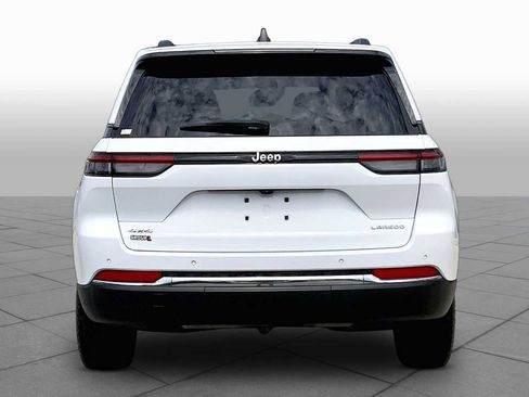Used 2023 Jeep Grand Cherokee Laredo w/ Luxury Tech Group I AWD/4WD image 5