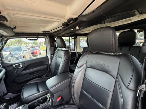 Used 2022 Jeep Wrangler Unlimited Sahara w/ Cold Weather Group AWD/4WD image 15