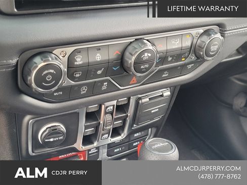 New 2025 Jeep Gladiator Mojave w/ Convenience Group AWD/4WD image 22