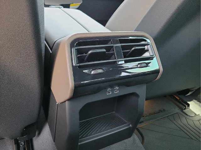 Used 2027 BMW i5 eDrive40 w/ M Sport Package RWD image 14