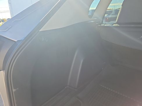 Used 2021 Toyota RAV4 XLE w/ Convenience Package image 19