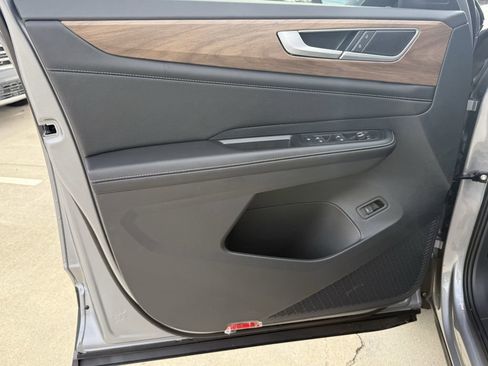 New 2026 Volkswagen Atlas SE image 10