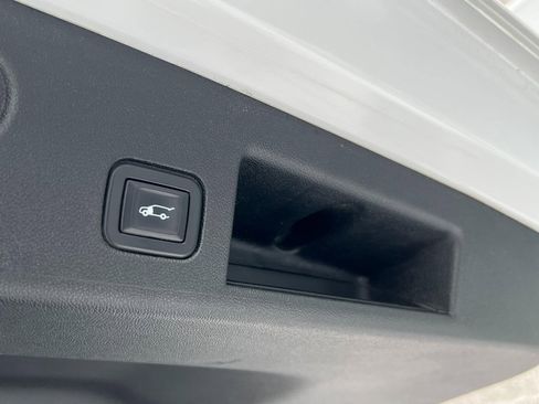 Used 2020 Chevrolet Equinox Premier w/ Premier Redline Edition image 33