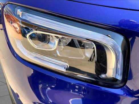 Used 2021 Mercedes-Benz GLB 250 4MATIC image 27