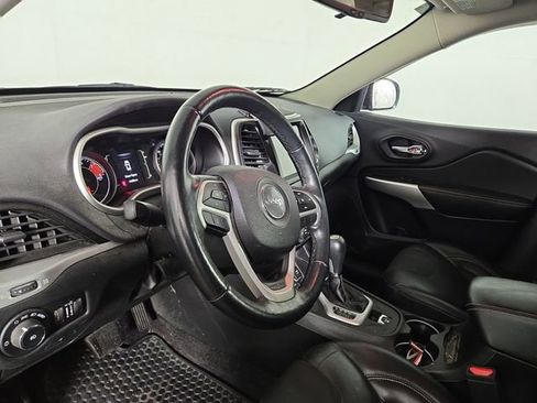 Used 2018 Jeep Cherokee Latitude Plus w/ Cold Weather Group image 14