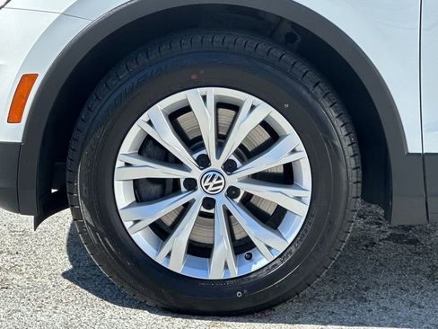 Used 2018 Volkswagen Tiguan SE w/ Panoramic Sunroof Package FWD image 25