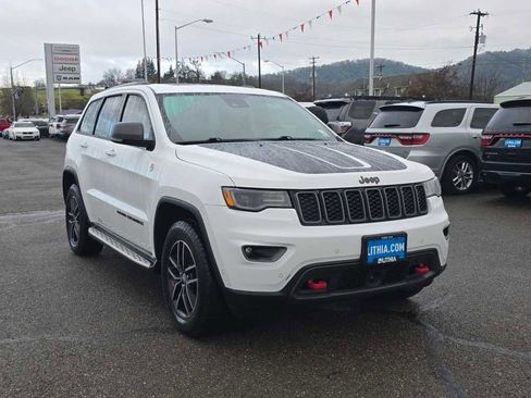 Used 2017 Jeep Grand Cherokee Trailhawk w/ Trailhawk Luxury Group image 7