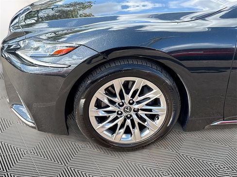 Used 2019 Lexus LS 500 w/ Accessory Package (Z2) image 36