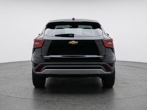 Used 2025 Chevrolet Trax LT FWD image 7