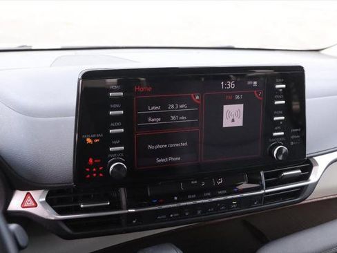 Certified 2024 Toyota Sienna XLE image 18