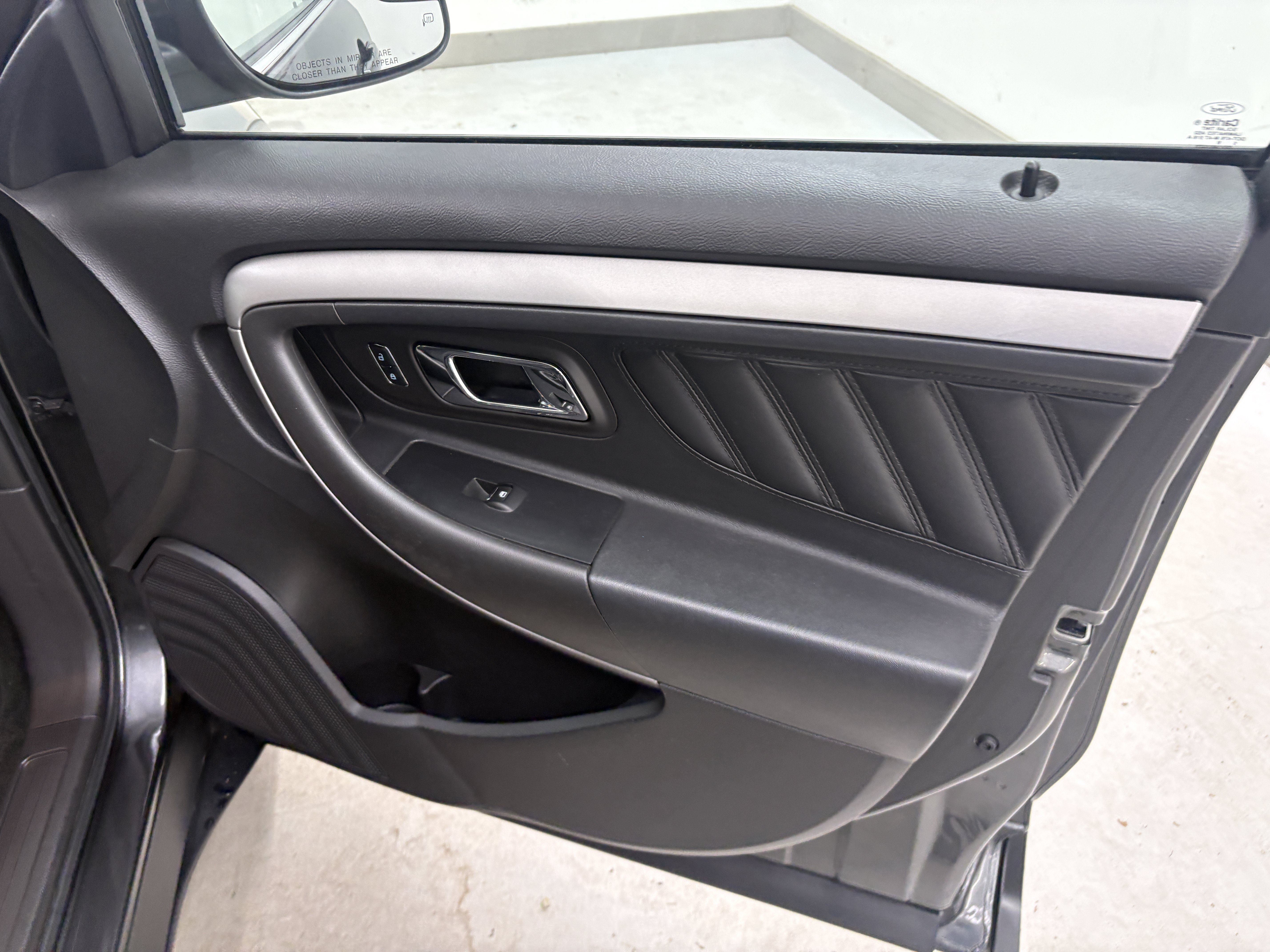 Used 2015 Ford Taurus SEL FWD image 24