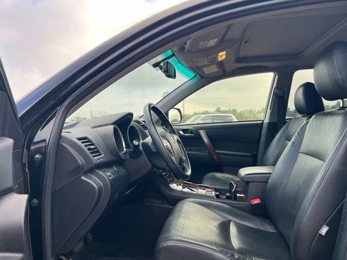 Used 2012 Toyota Highlander Limited AWD/4WD image 25