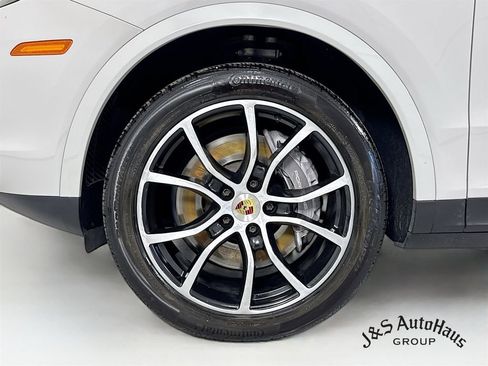 Used 2023 Porsche Cayenne Platinum Edition AWD/4WD image 39