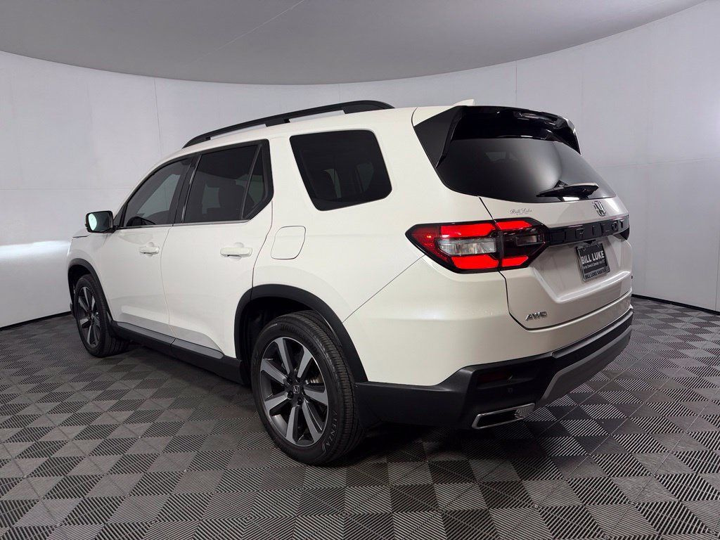 Used 2023 Honda Pilot Touring image 9