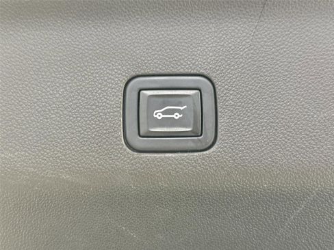 Used 2022 Chevrolet Tahoe LT w/ Luxury Package RWD image 40