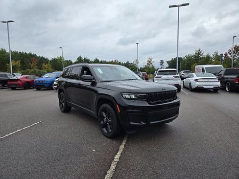 New 2025 Jeep Grand Cherokee L Altitude image 3