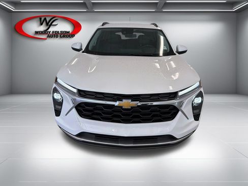 New 2026 Chevrolet Trax LT w/ LT Convenience Package FWD image 2