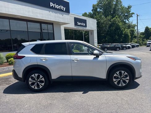 Used 2023 Nissan Rogue SV AWD/4WD image 2