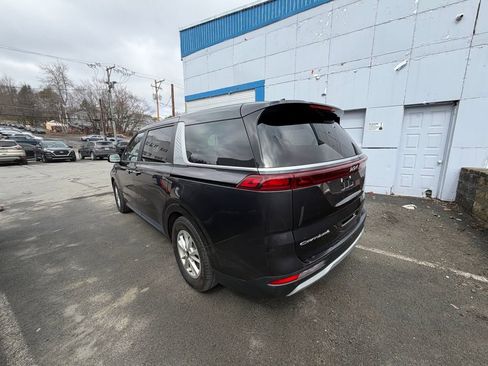 Used 2022 Kia Carnival LX image 3