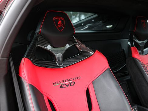 Used 2021 Lamborghini Huracan EVO RWD image 32