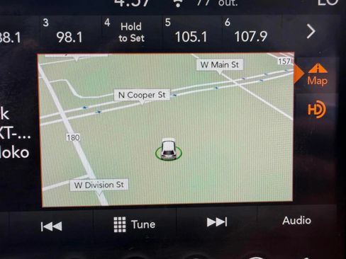 Used 2018 Jeep Grand Cherokee Altitude RWD image 11