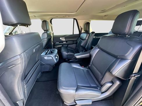 Used 2025 Ford Expedition Max Platinum image 26