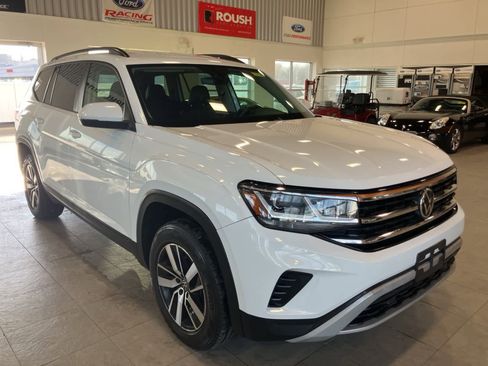 Used 2021 Volkswagen Atlas SE image 3