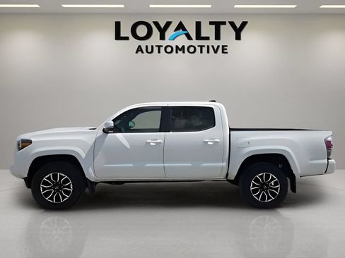 Used 2023 Toyota Tacoma TRD Sport w/ Technology Package AWD/4WD image 2