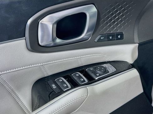 Certified 2022 Kia Sorento SX FWD image 11