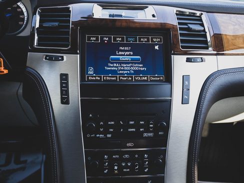 Used 2011 Cadillac Escalade ESV Platinum image 5