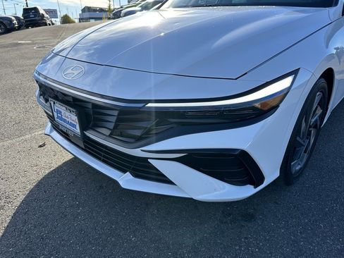 Certified 2025 Hyundai Elantra SEL w/ Cargo Package image 3