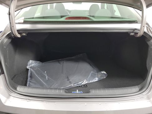 New 2025 Hyundai Elantra SEL image 36