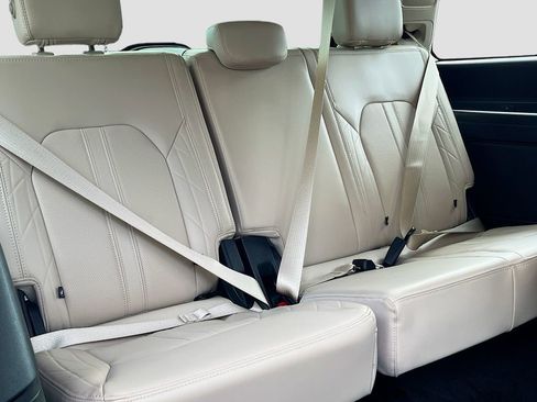 Used 2023 Ford Expedition Platinum image 28