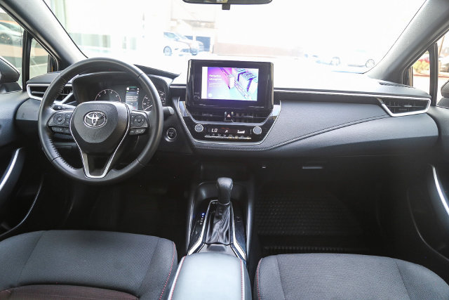Used 2025 Toyota Corolla SE FWD image 13