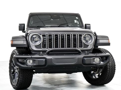 Used 2025 Jeep Wrangler Unlimited Sahara AWD/4WD image 3