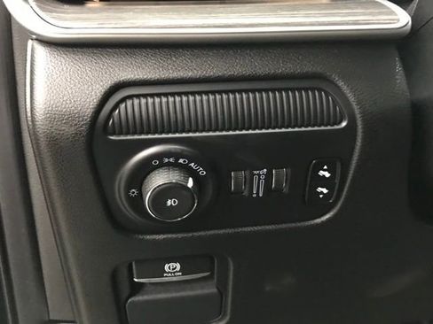 Used 2024 Jeep Wagoneer L Series II w/ Flexible Seating Group image 18