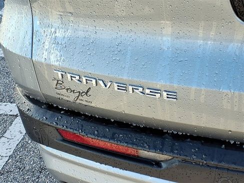Used 2025 Chevrolet Traverse LT image 5