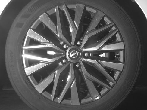 Used 2025 Nissan Altima 2.5 SV FWD image 13