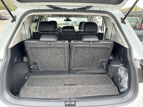 Used 2023 Volkswagen Tiguan SE image 11