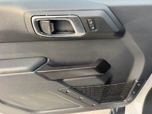 Used 2025 Ford Bronco Badlands image 11
