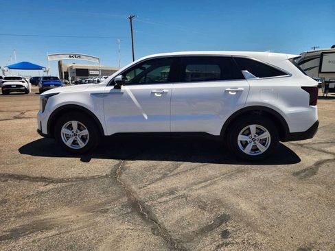 Used 2026 Kia Sorento LX FWD image 8