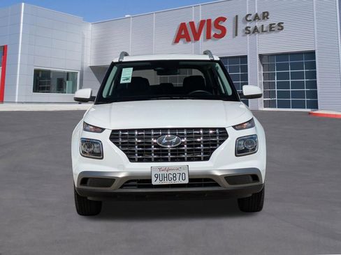 Used 2025 Hyundai Venue SEL image 2