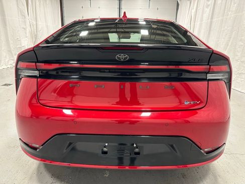 Used 2025 Toyota Prius XLE image 6