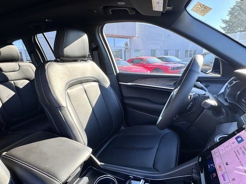 New 2025 Jeep Grand Cherokee Limited w/ Black Appearance Package image 20