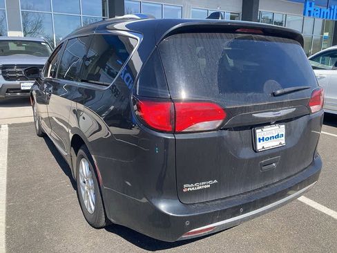 Used 2020 Chrysler Pacifica Touring-L FWD image 10